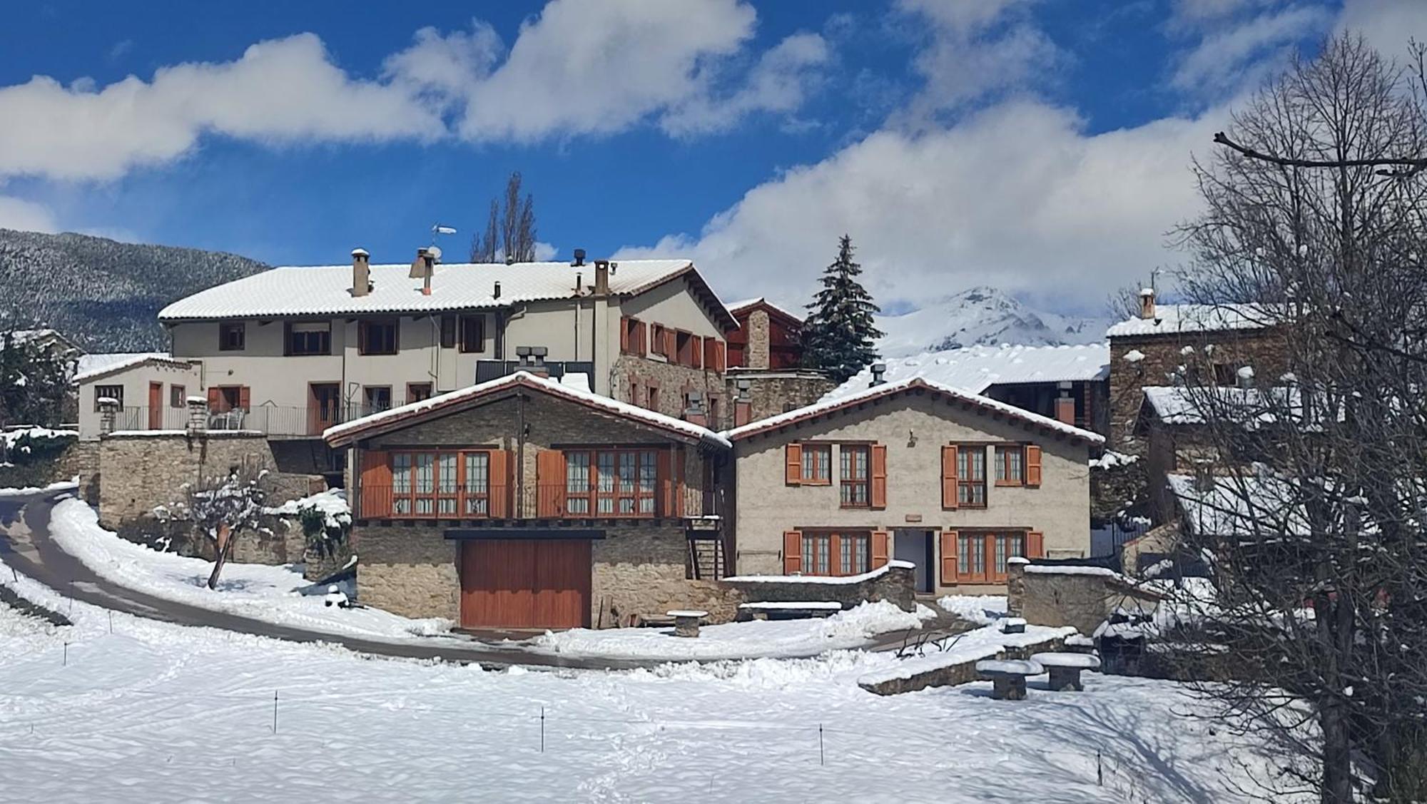 Can Tubau - Casa Rural - Apartaments Campelles Exterior foto