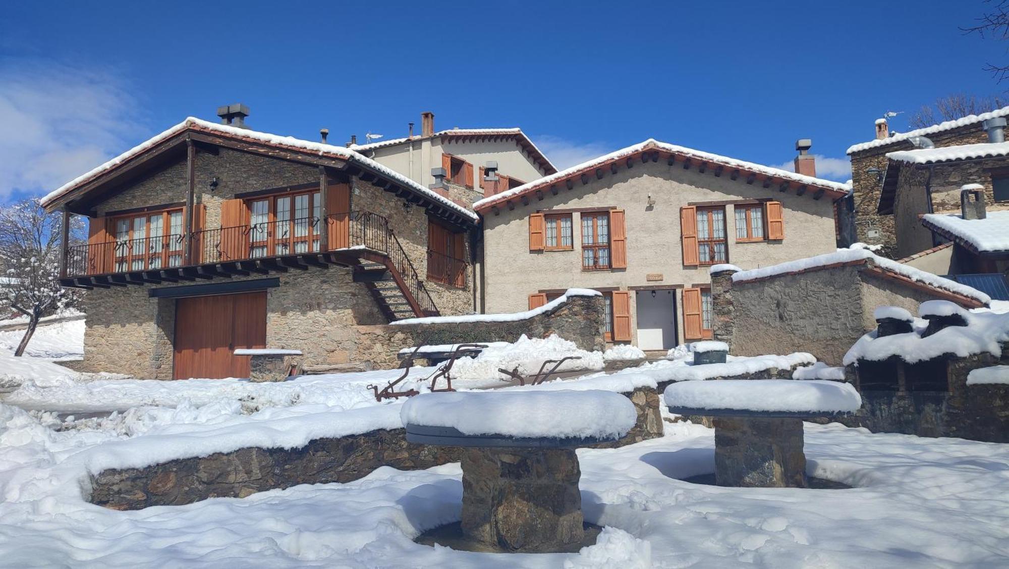 Can Tubau - Casa Rural - Apartaments Campelles Exterior foto